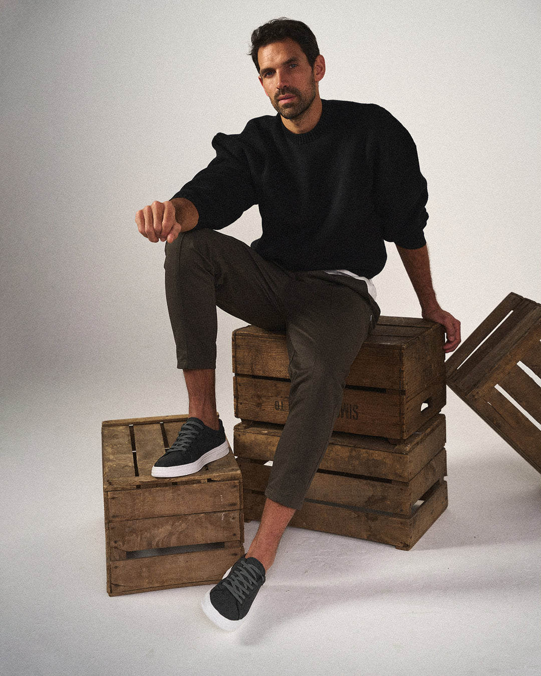 Clean stitched everyday classic sneakers for men | Belmont -4