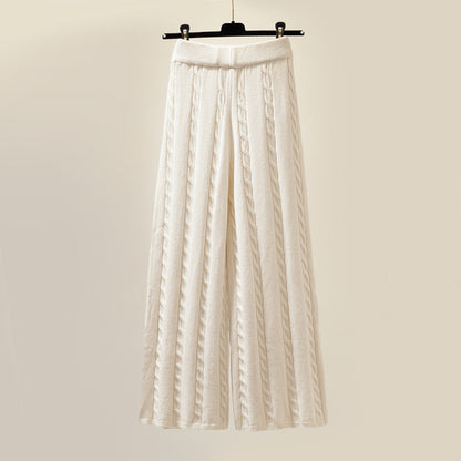Cosy elegant loungewear set for women | Chloé Montclair -4