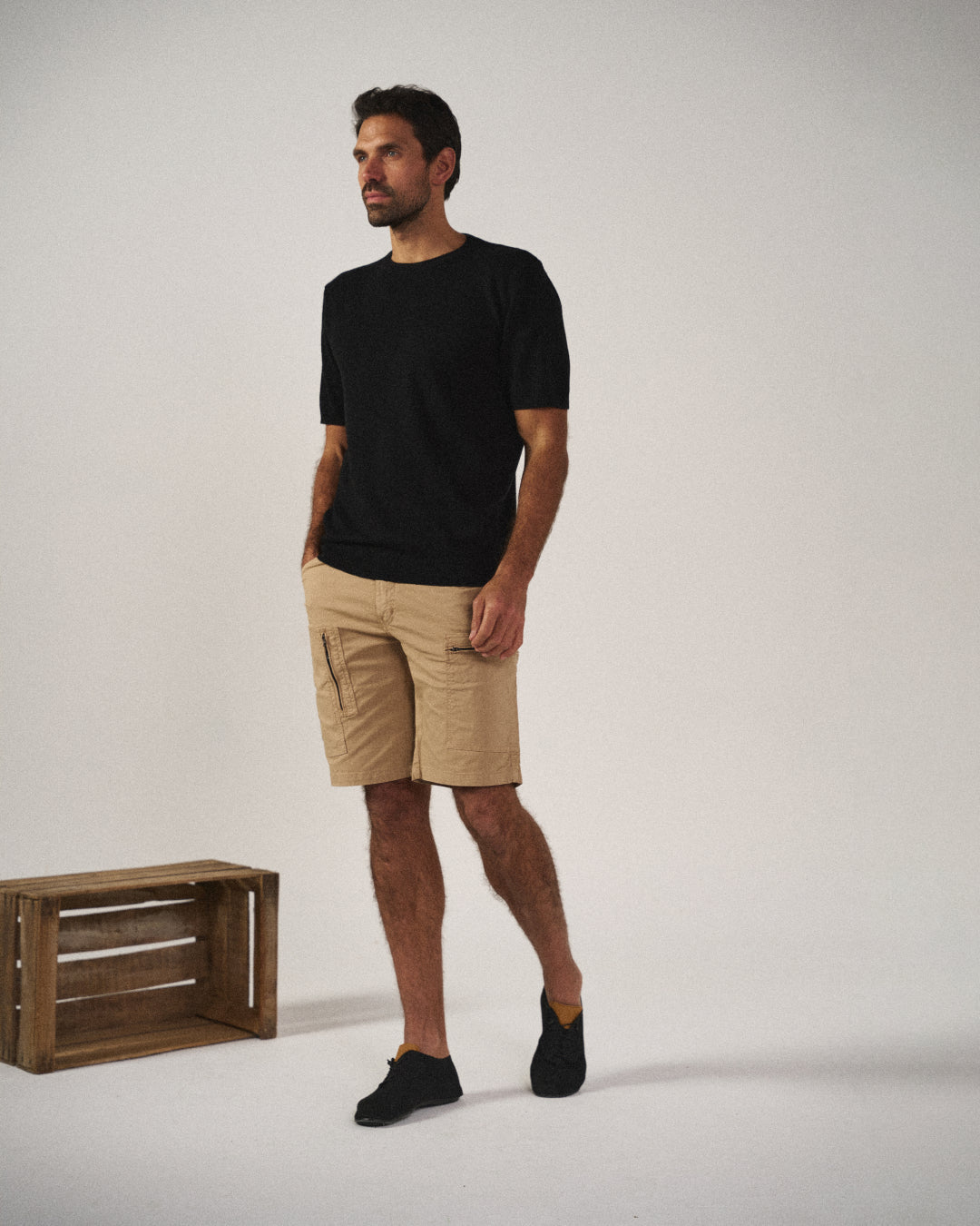 Tailored organic cotton stretch cargo shorts for men | Hampton -3