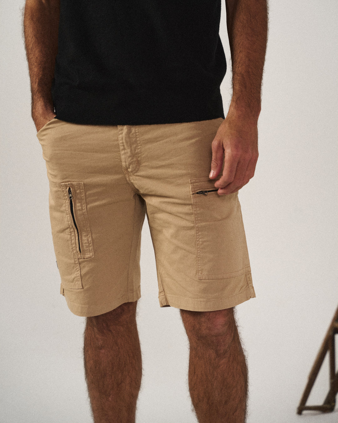 Tailored organic cotton stretch cargo shorts for men | Hampton -6