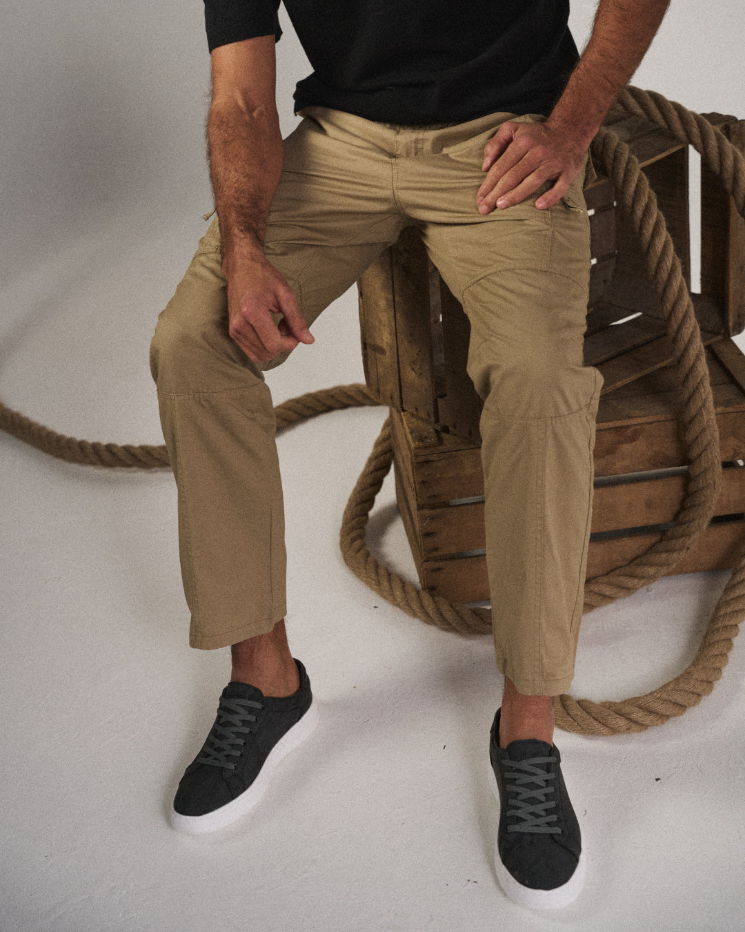 Relaxed stretch organic cotton cargo trousers for men | Hampton -3