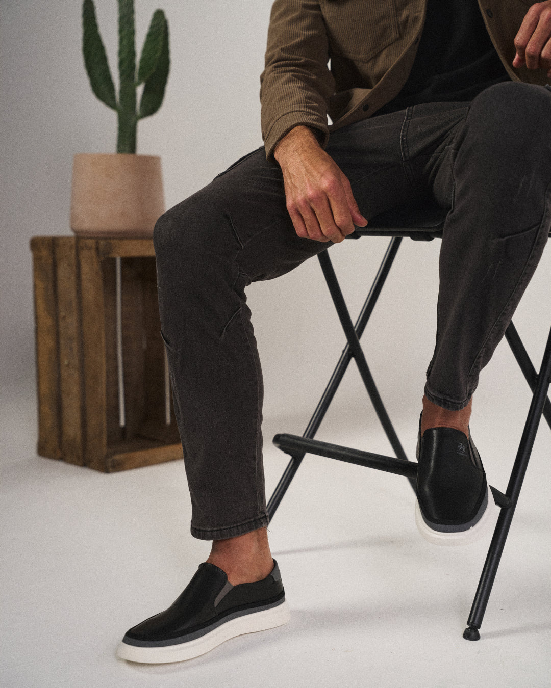 Smart slim-fit cargo trousers for men | Kensington -3