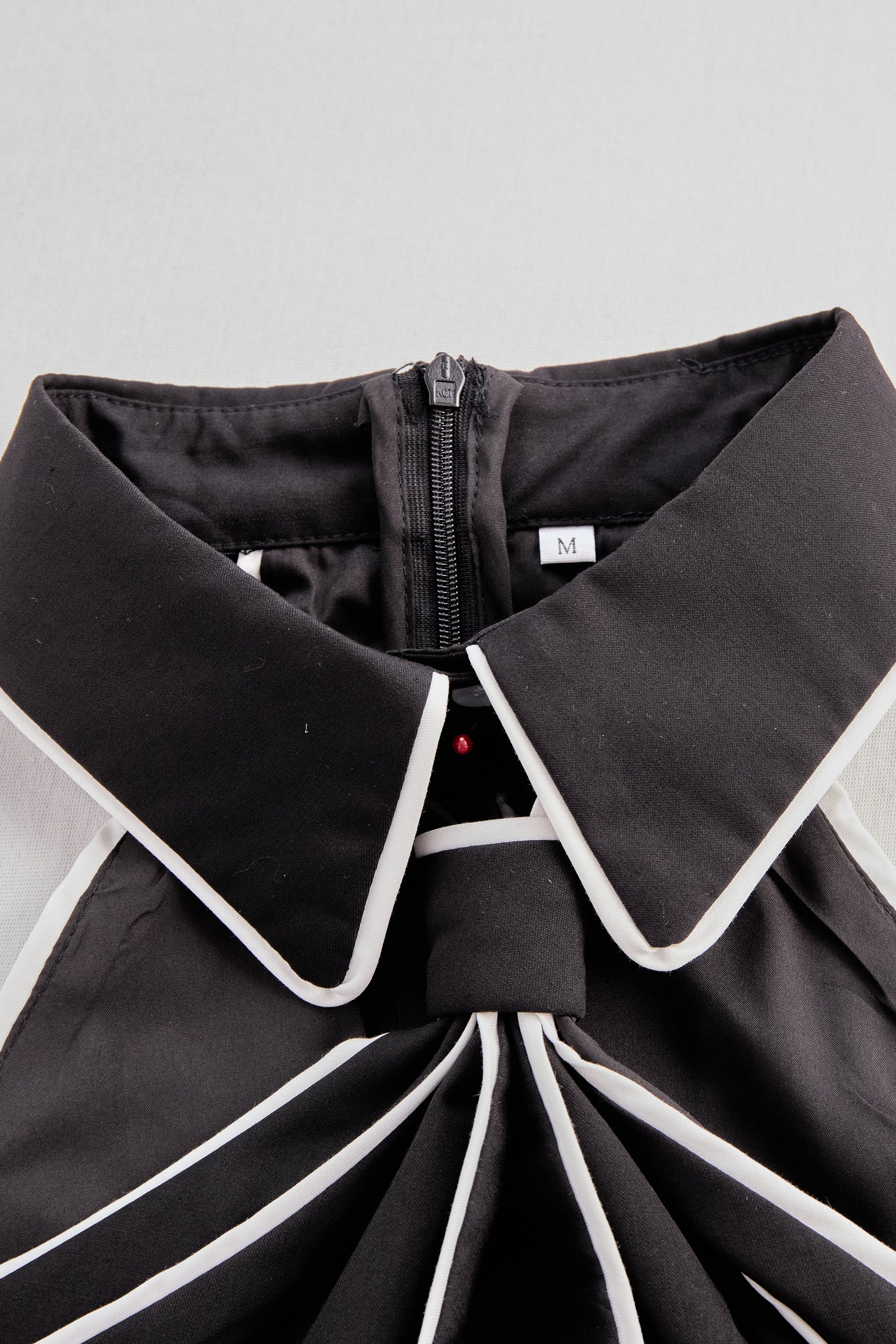 Sleeveless Halter Blouse with Contrast Trim for women | Vionelle