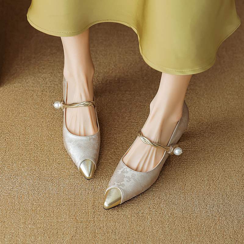 Vintage Pearl Strap Kitten Heel Pumps for women | Elowara
