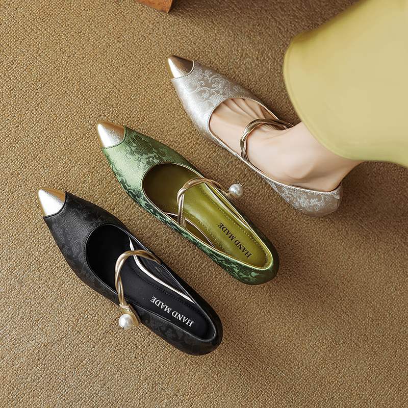 Vintage Pearl Strap Kitten Heel Pumps for women | Elowara
