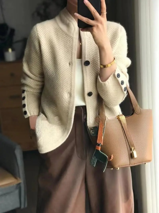 Classic button-through cashmere cardigan for women | Lucille -2