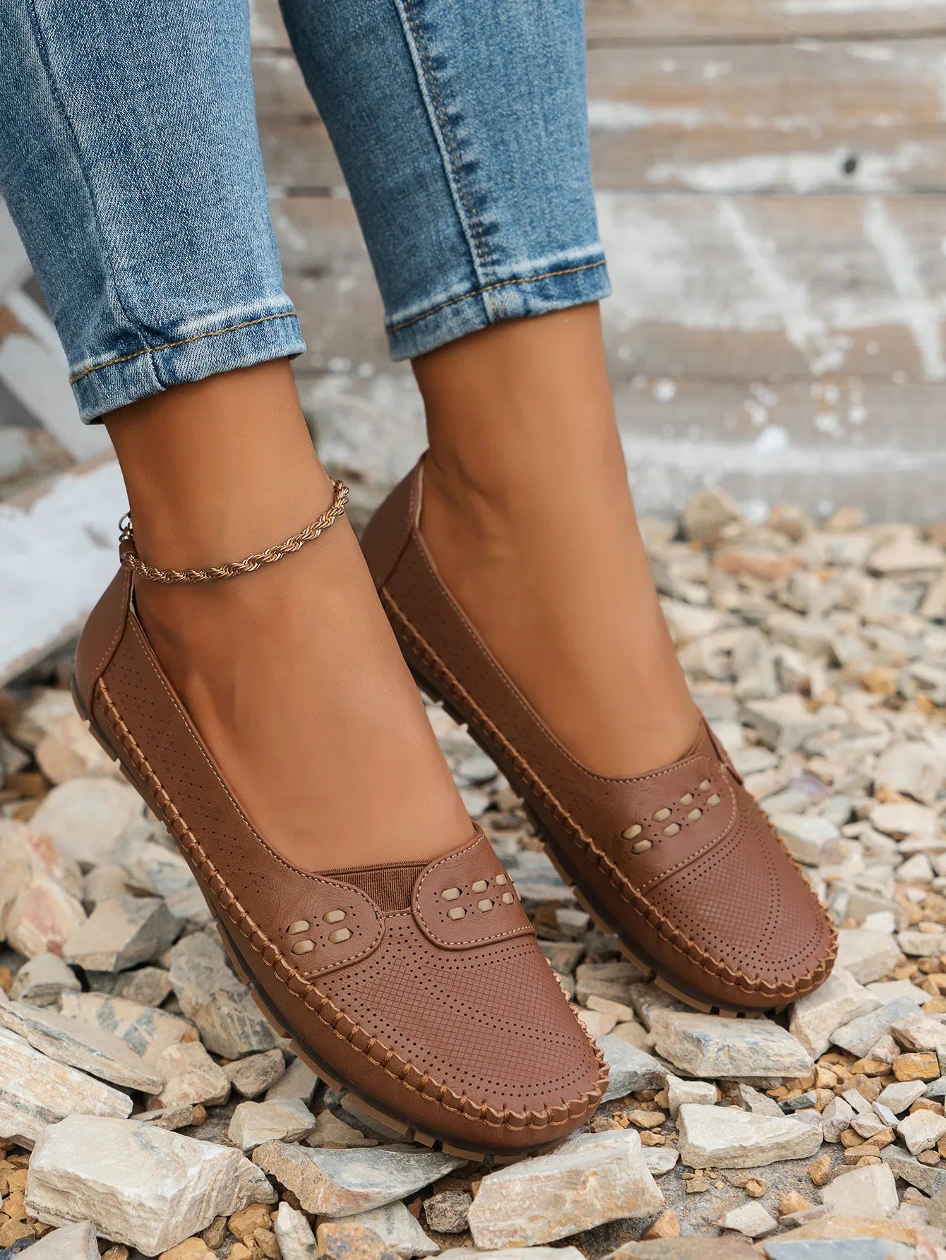 Lightweight cushioned slip-on loafers for women | Elodie Faye