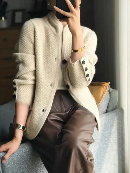 Classic button-through cashmere cardigan for women | Lucille -6