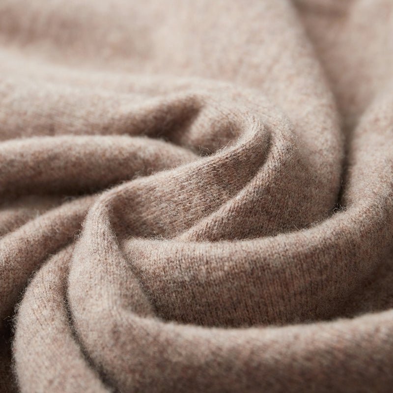 Tailored fit knit hoodie with ribbed detailing for men | Arvion
