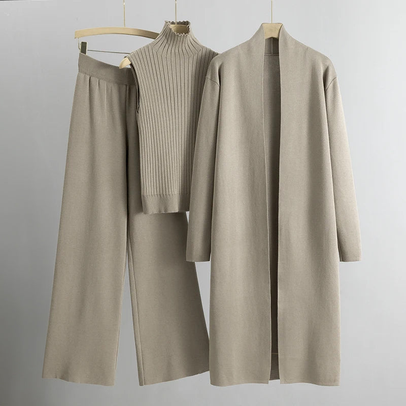 Elegant classic three-piece loungewear set for women | Valentina Rossi -2