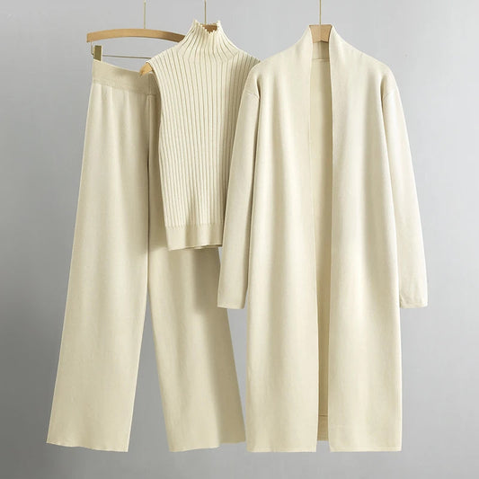 Elegant classic three-piece loungewear set for women | Valentina Rossi -1