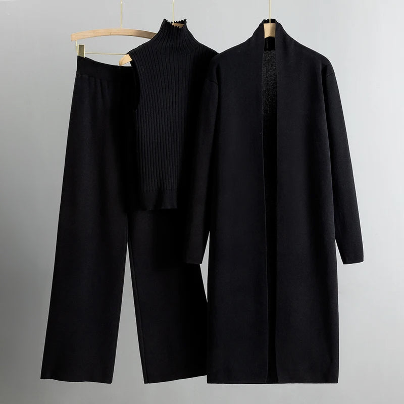 Elegant classic three-piece loungewear set for women | Valentina Rossi -3