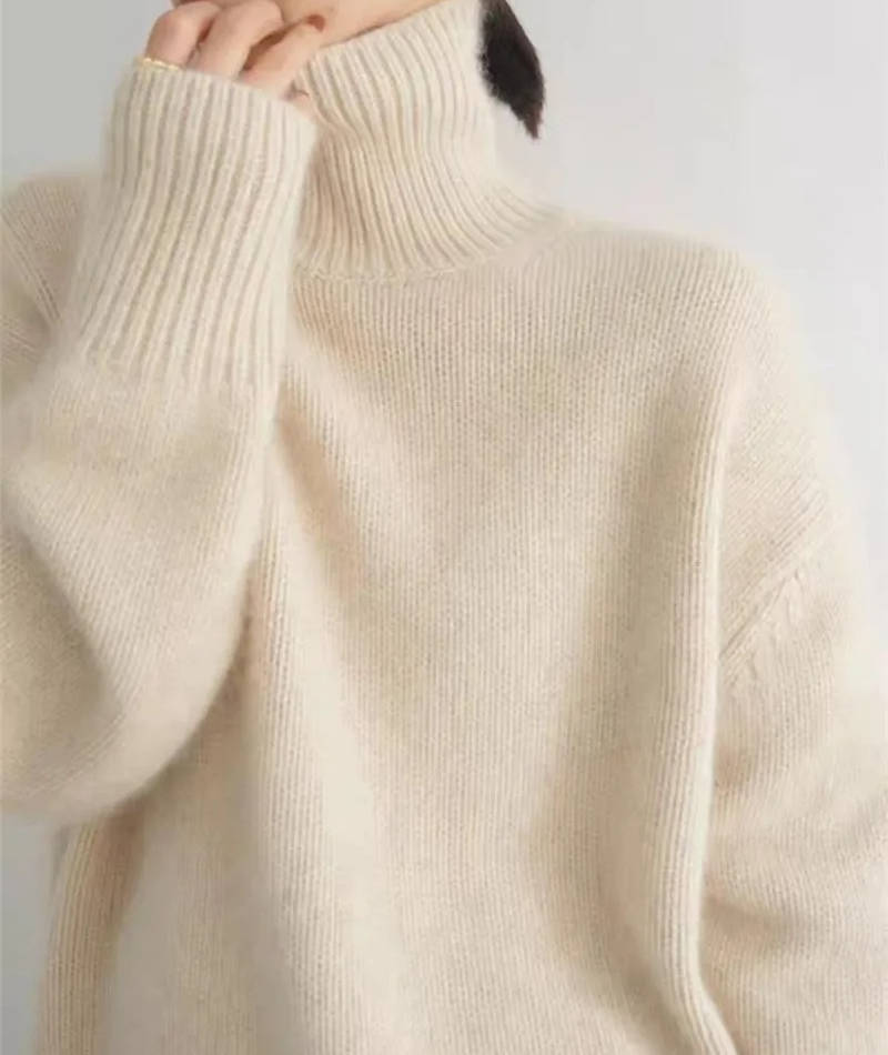 Classic turtleneck sweater with relaxed fit for women | Celina