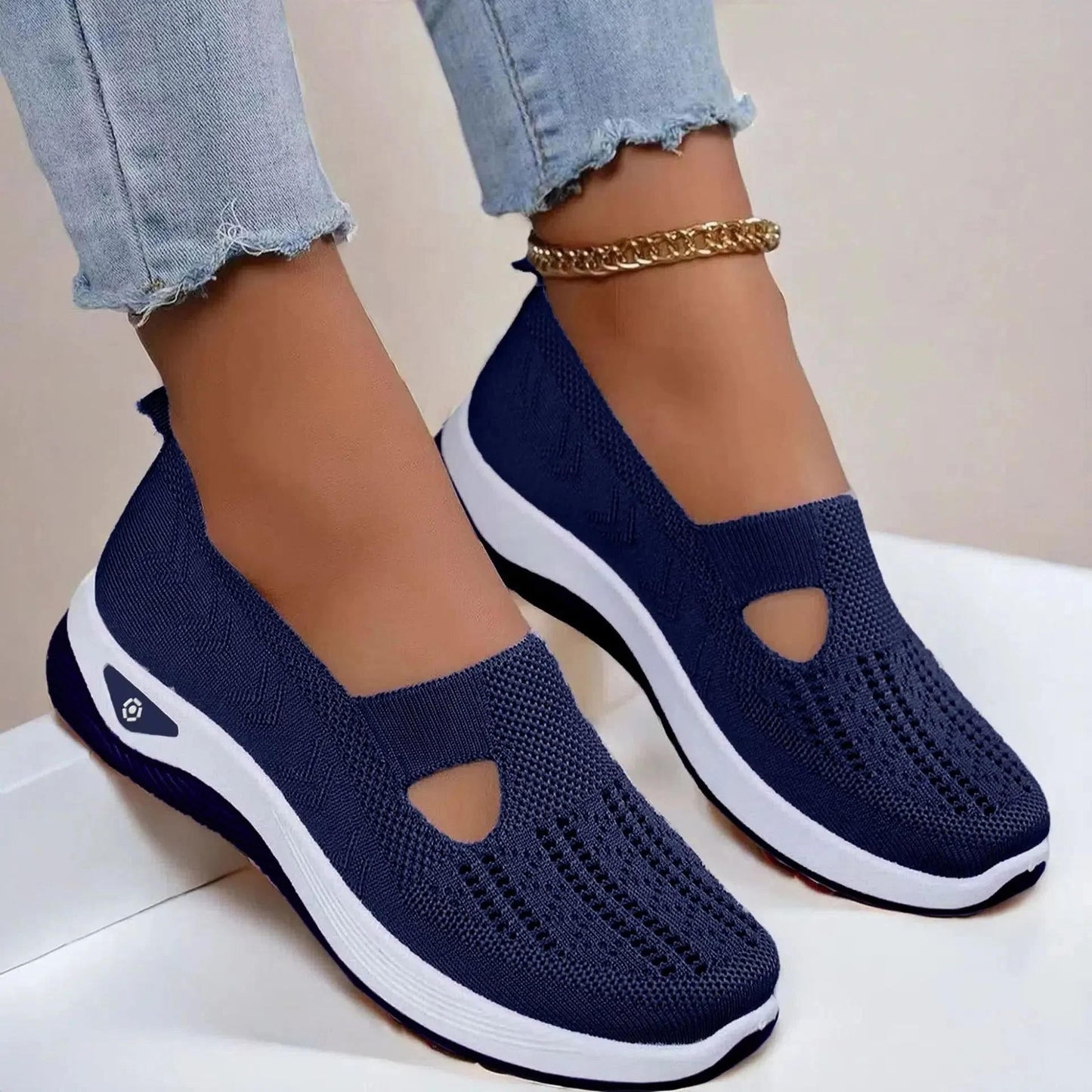 Breathable orthopedic slip-on shoes with arch support for women | Eliana