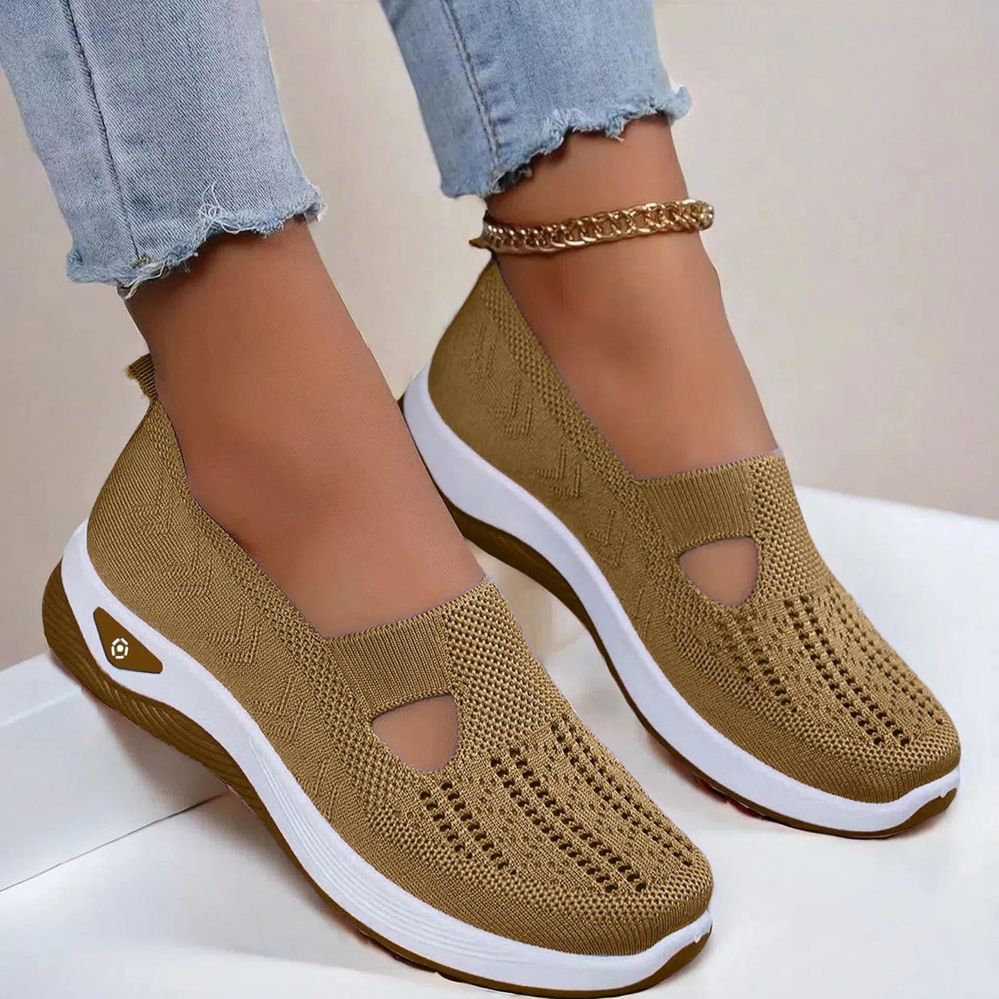 Breathable orthopedic slip-on shoes with arch support for women | Eliana