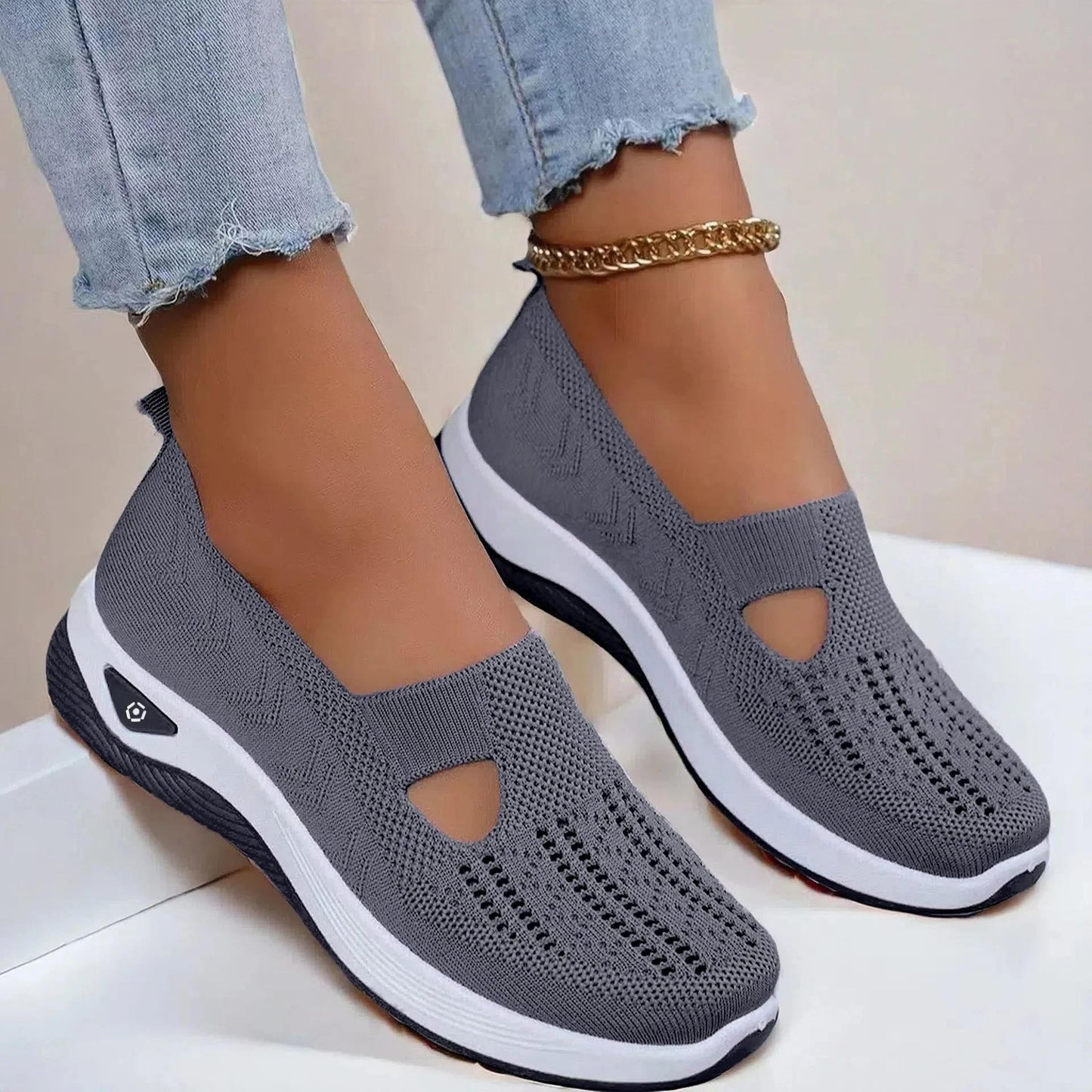 Breathable orthopedic slip-on shoes with arch support for women | Eliana