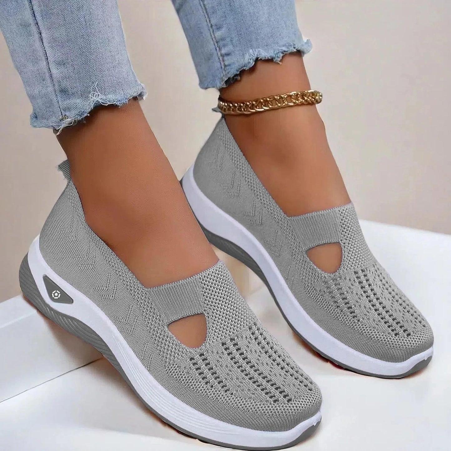 Breathable orthopedic slip-on shoes with arch support for women | Eliana