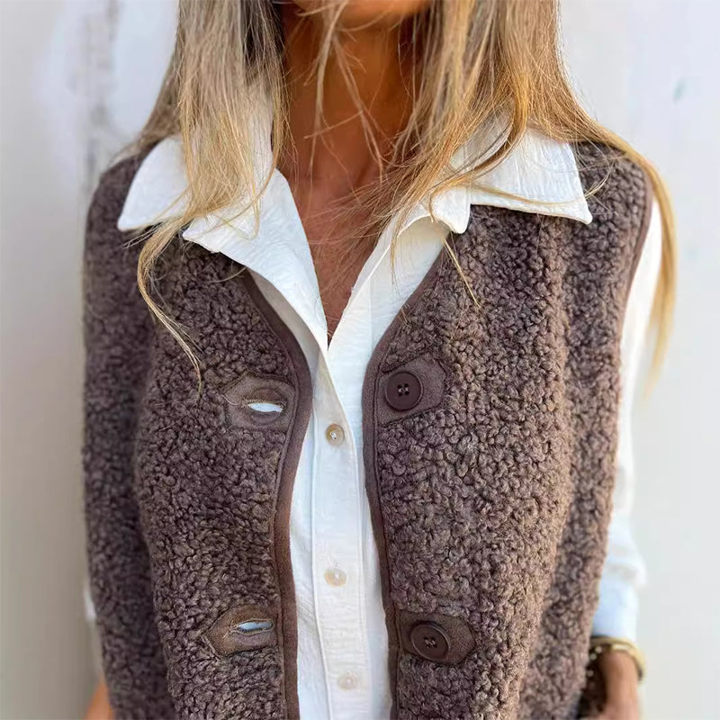 Short button down sleeveless autumn vest with pockets for women | Elowen